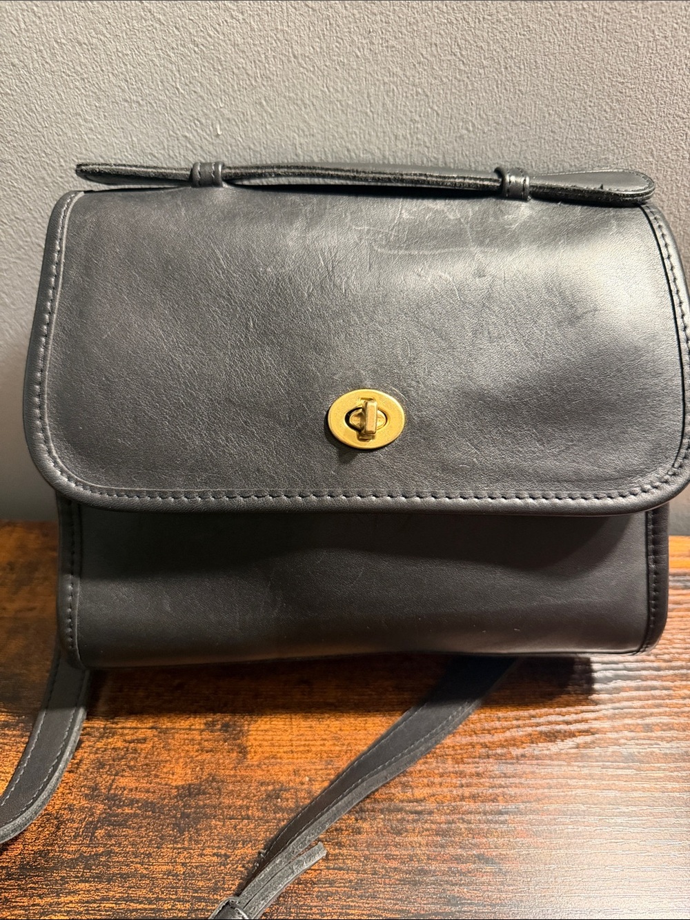 Vintage Coach Court Bag Style 9870 in  Classic Black Glove-Tanned Leather